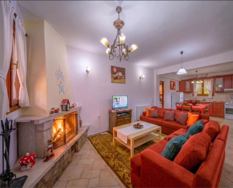 3_ΑΘΗΝΑ_living-room-with-fireplace-and-kitchen